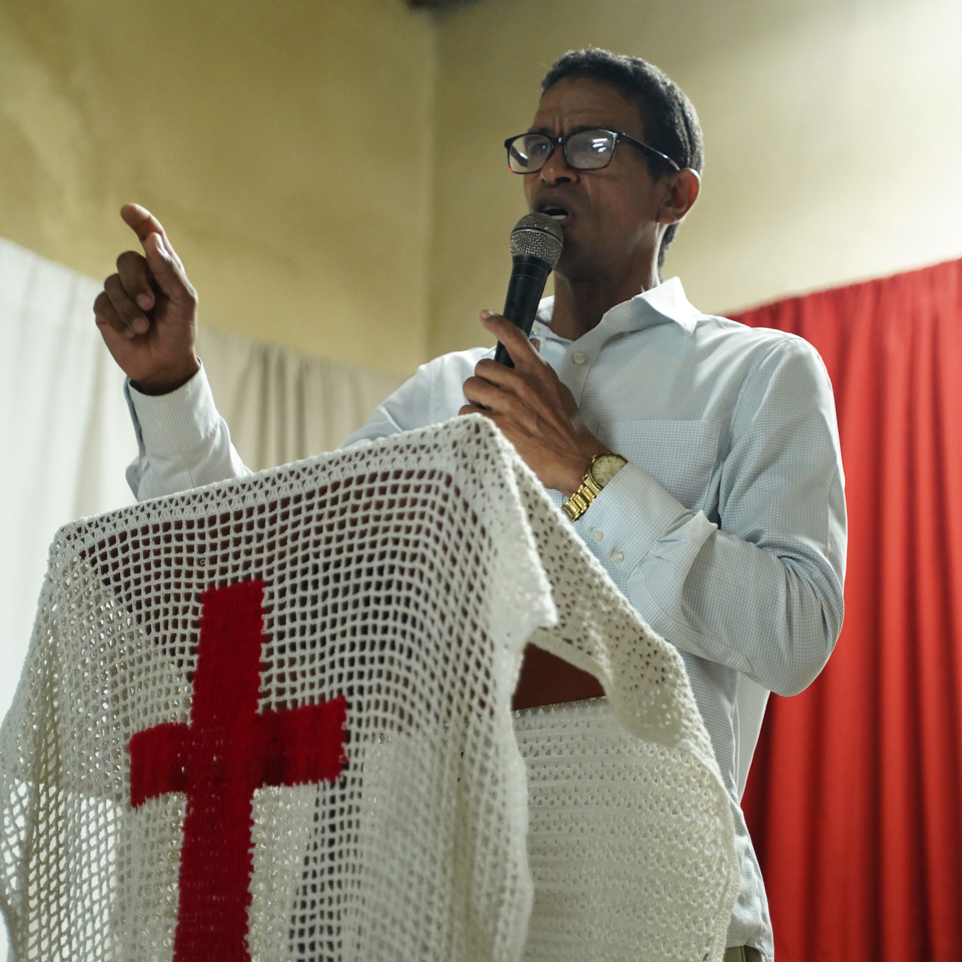 Pastor Eglis